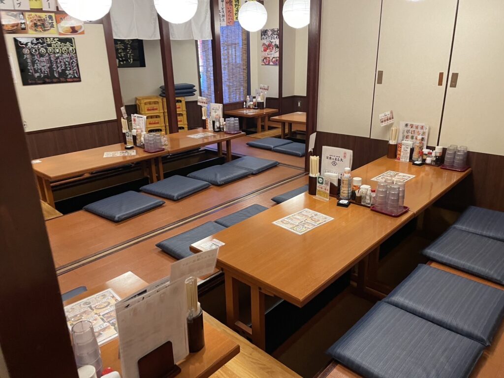 大衆食堂 定食のまる大 飯田橋西口店
２階座席
